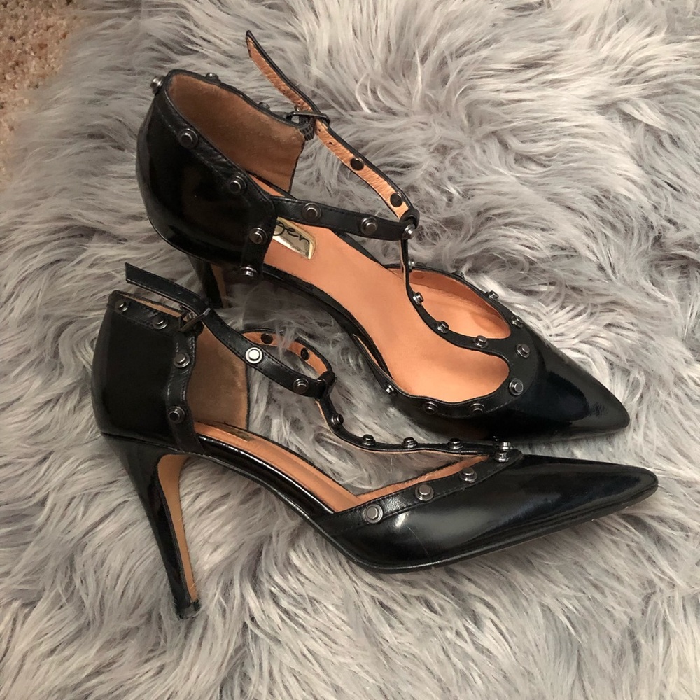 Halogen Stylish Pumps 🔥